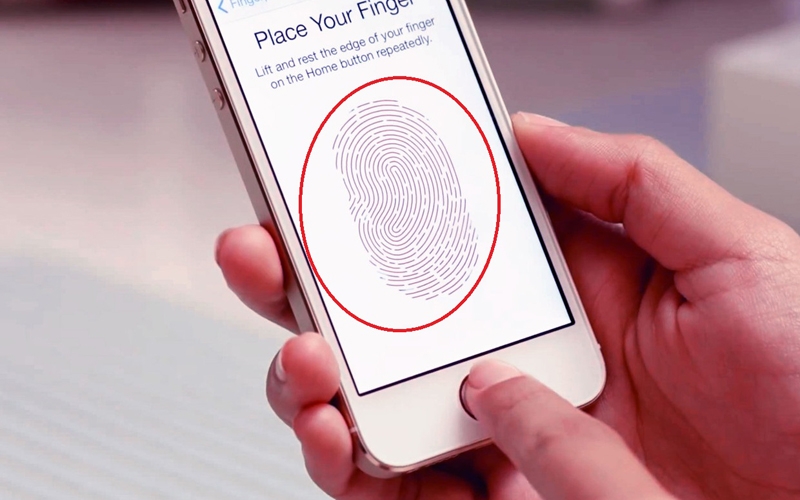  Apple Pay используется сканер отпечатка пальца