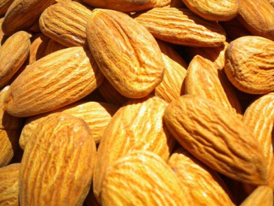 almonds-are-packed-with-vitamin-e-and-magnesium