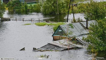 Амур затопил часть трассы и прибрежные территории в Хабаровске
