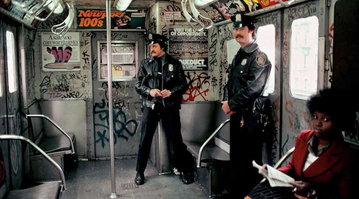 Полицейские в нью-йоркском метро, восьмидесятые годы XX века (фото: Марта Купер)