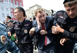 Задержание лидера российского ЛГБТ-движения Николая Алексеева