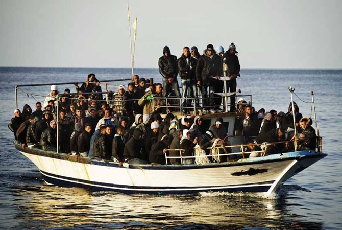 Лодка с беженцами